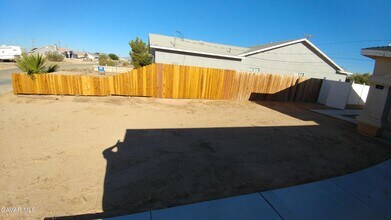 9137 Evelyn Ave in California City, CA - Building Photo - Building Photo