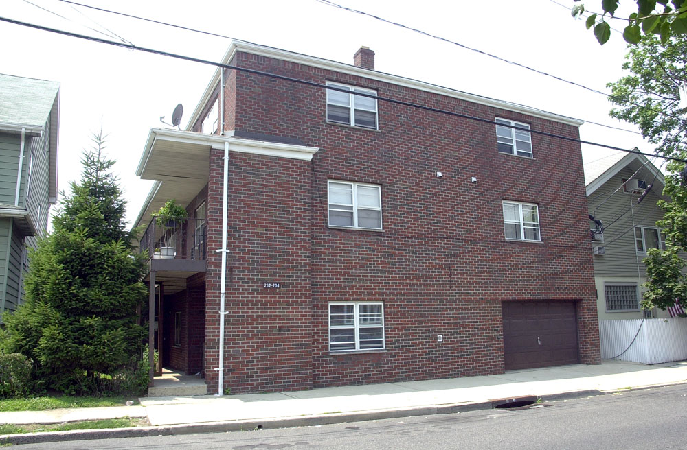 234 Lawton Ave in Cliffside Park, NJ - Building Photo