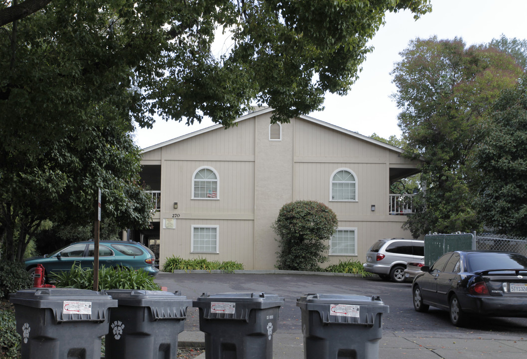 270 Brown St in Napa, CA - Foto de edificio