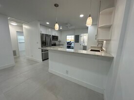 2112 Garfield St, Unit 2112 Garfield Street in Hollywood, FL - Building Photo