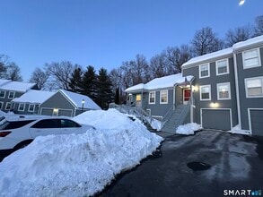 203 Oakland St in Manchester, CT - Building Photo - Building Photo