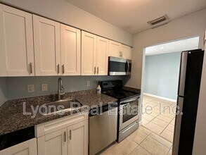 4233 Pine Drop Ln in North Fort Myers, FL - Building Photo - Building Photo
