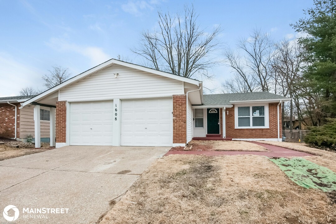 1608 Spangler Dr in Florissant, MO - Building Photo