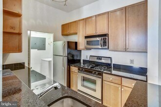 309 Holland Ln, Unit 217 in Alexandria, VA - Building Photo - Building Photo