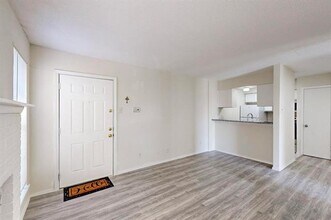 9520 Royal Ln in Dallas, TX - Building Photo - Building Photo