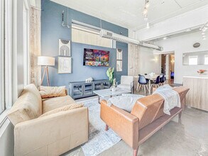 555 Evergreen St in Dallas, TX - Building Photo - Building Photo