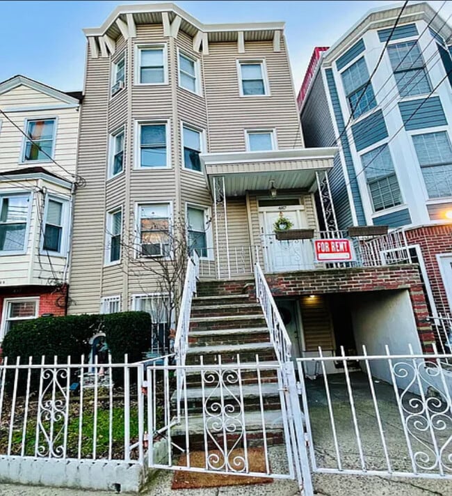 487 Mercer St, Unit 2nd Fl Apt