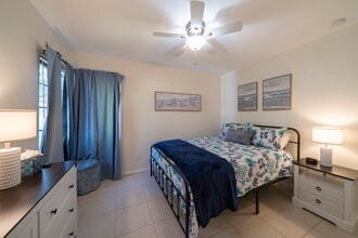 4464 E Riverside Dr in Ft. Myers, FL - Building Photo - Building Photo