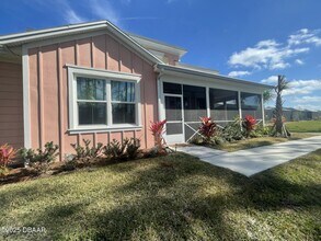 275 Pop Top Ln in Daytona Beach, FL - Building Photo - Building Photo