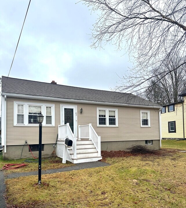 83 Willow St, Unit Room 2 in Woburn, MA - Building Photo