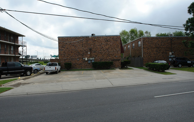 2605 Transcontinental Dr in Metairie, LA - Foto de edificio - Building Photo