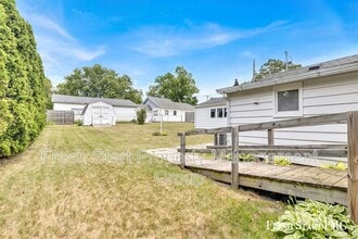 110 E Summit St in Greenville, MI - Building Photo - Building Photo