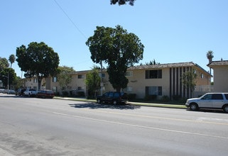 Gemini III Apartments in Oxnard, CA - Foto de edificio - Building Photo