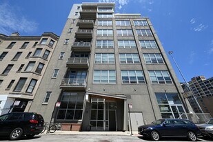 770 W Gladys Ave in Chicago, IL - Building Photo