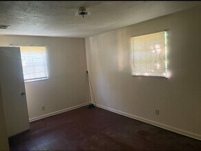 2545 Robert St in Jacksonville, FL - Foto de edificio - Building Photo