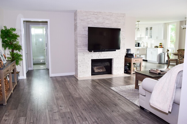 16169 Sunset Blvd, Unit 301