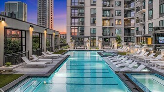 2311 Westheimer Rd in Houston, TX - Building Photo