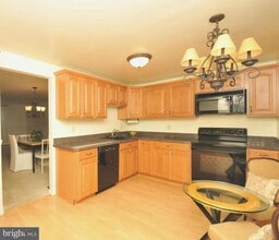 6026 Heathwick Ct in Burke, VA - Building Photo - Building Photo