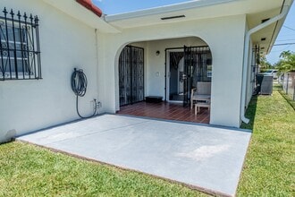 1020 SW 84th Ave in Miami, FL - Building Photo - Building Photo
