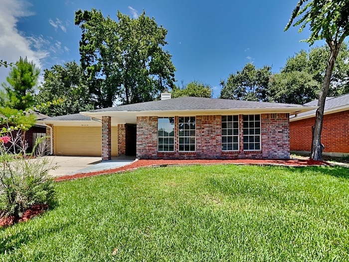 2419 Sherwood Hollow Ln in Houston, TX - Building Photo