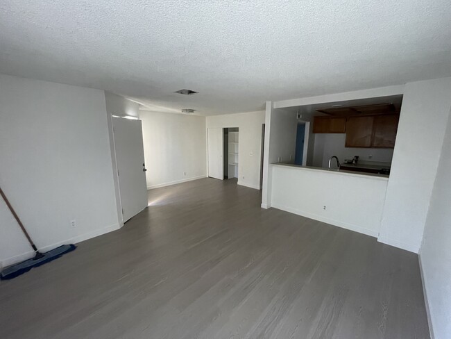 11707 Otsego St, Unit C in Valley Village, CA - Building Photo - Building Photo