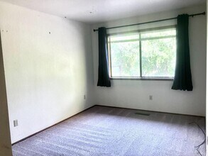 913 Vista Via Dr in Healdsburg, CA - Building Photo - Building Photo