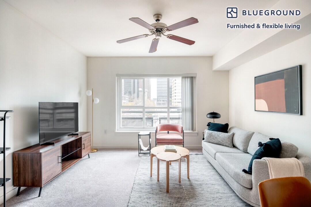 10495 NE 4th St-Unit -FL4-ID320 in Bellevue, WA - Building Photo