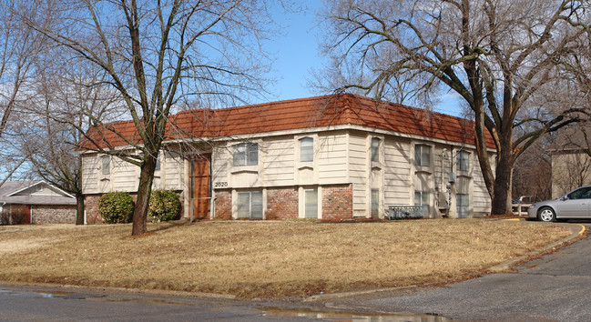 Spanish Crest in Lawrence, KS - Building Photo - Building Photo