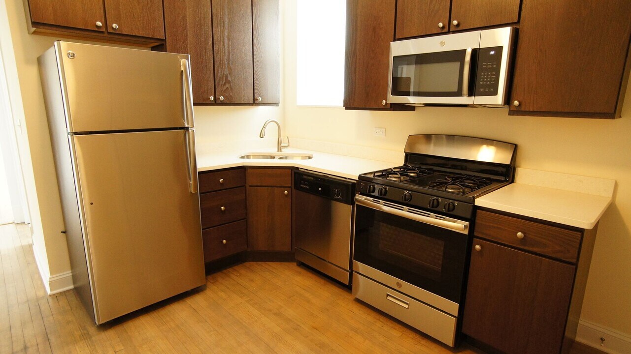2815 N Troy St, Unit 2F in Chicago, IL - Foto de edificio