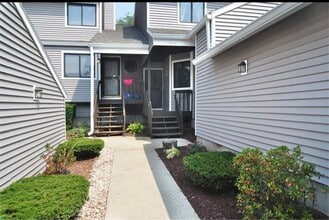 1805 Mill Pond Dr in South Windsor, CT - Building Photo - Building Photo