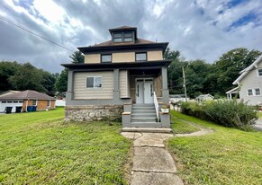 135 McGovern Blvd in Crescent, PA - Building Photo