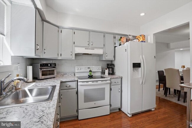 102 Eaton Dr in Wayne, PA - Building Photo - Building Photo