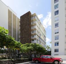 Oceanside Manor in Honolulu, HI - Building Photo - Building Photo