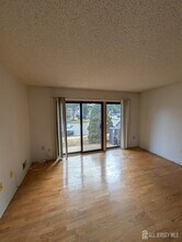 381 Lancaster Ct in Piscataway, NJ - Building Photo - Building Photo