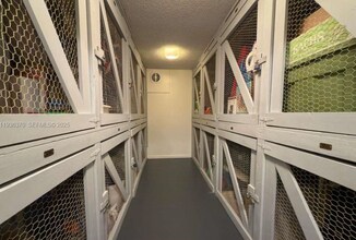 9001 Jacaranda Ln, Unit 107 in Plantation, FL - Foto de edificio - Building Photo