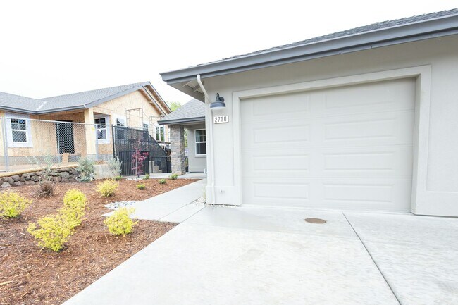 2710 Commons Pl in Auburn, CA - Building Photo - Building Photo