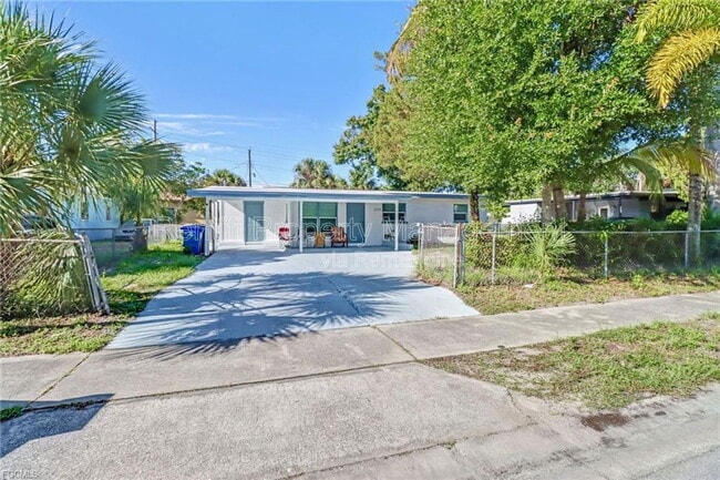 3026 2nd St in Ft. Myers, FL - Building Photo - Building Photo