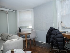 43 Carlton St, Unit 9 in Brookline, MA - Building Photo - Building Photo