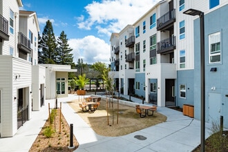 Shiloh Terrace in Windsor, CA - Building Photo - Building Photo