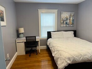 95 E Squantum St, Unit 1 in Quincy, MA - Building Photo - Building Photo
