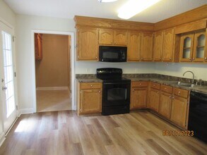 4690 Great Oak Cir in Dalzell, SC - Building Photo - Building Photo