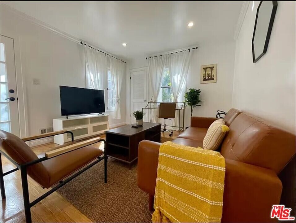 907 18th St in Santa Monica, CA - Building Photo