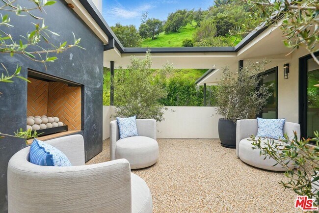 property at 913-913 1/2 N Beverly Glen Blvd