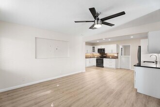 607 W Perry St in Lantana, FL - Building Photo - Building Photo