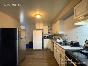 Room Rental available in Windsor, ON - Building Photo - Building Photo