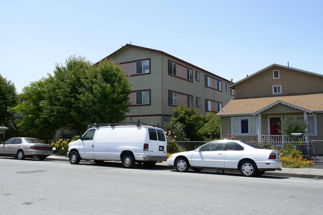 373 6th Ave in Redwood City, CA - Building Photo