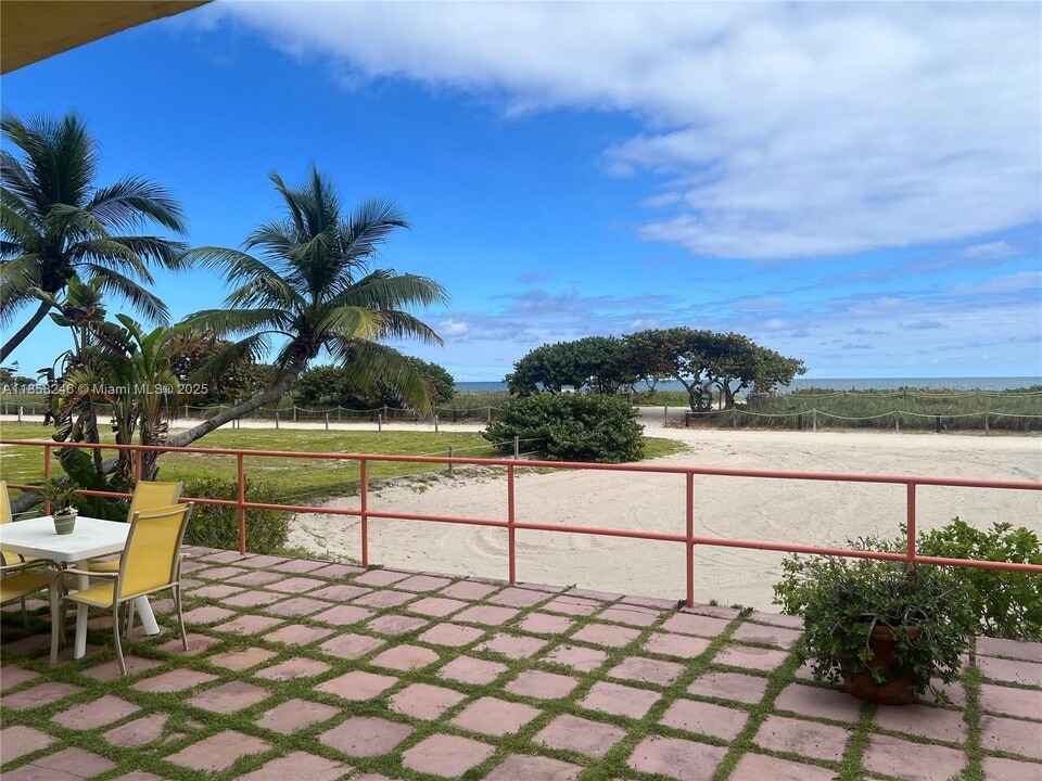 9241 Collins Ave in Surfside, FL - Building Photo