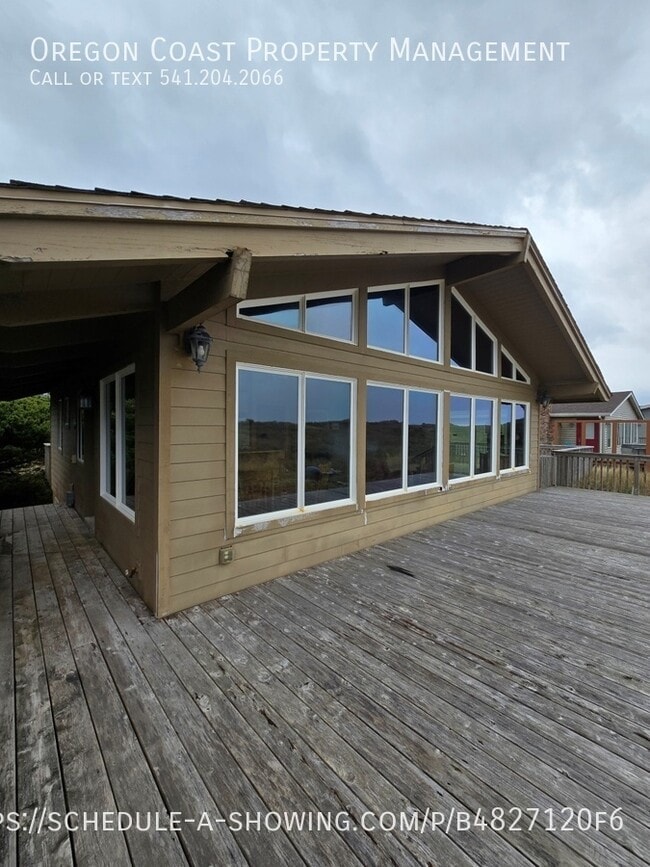 1902 NW Oceania Dr in Waldport, OR - Building Photo - Building Photo