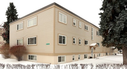 Compton Court in Edmonton, AB - Building Photo - Building Photo