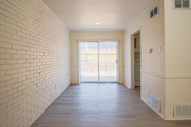 1303 65th Dr-Unit -11 in Lubbock, TX - Foto de edificio - Building Photo